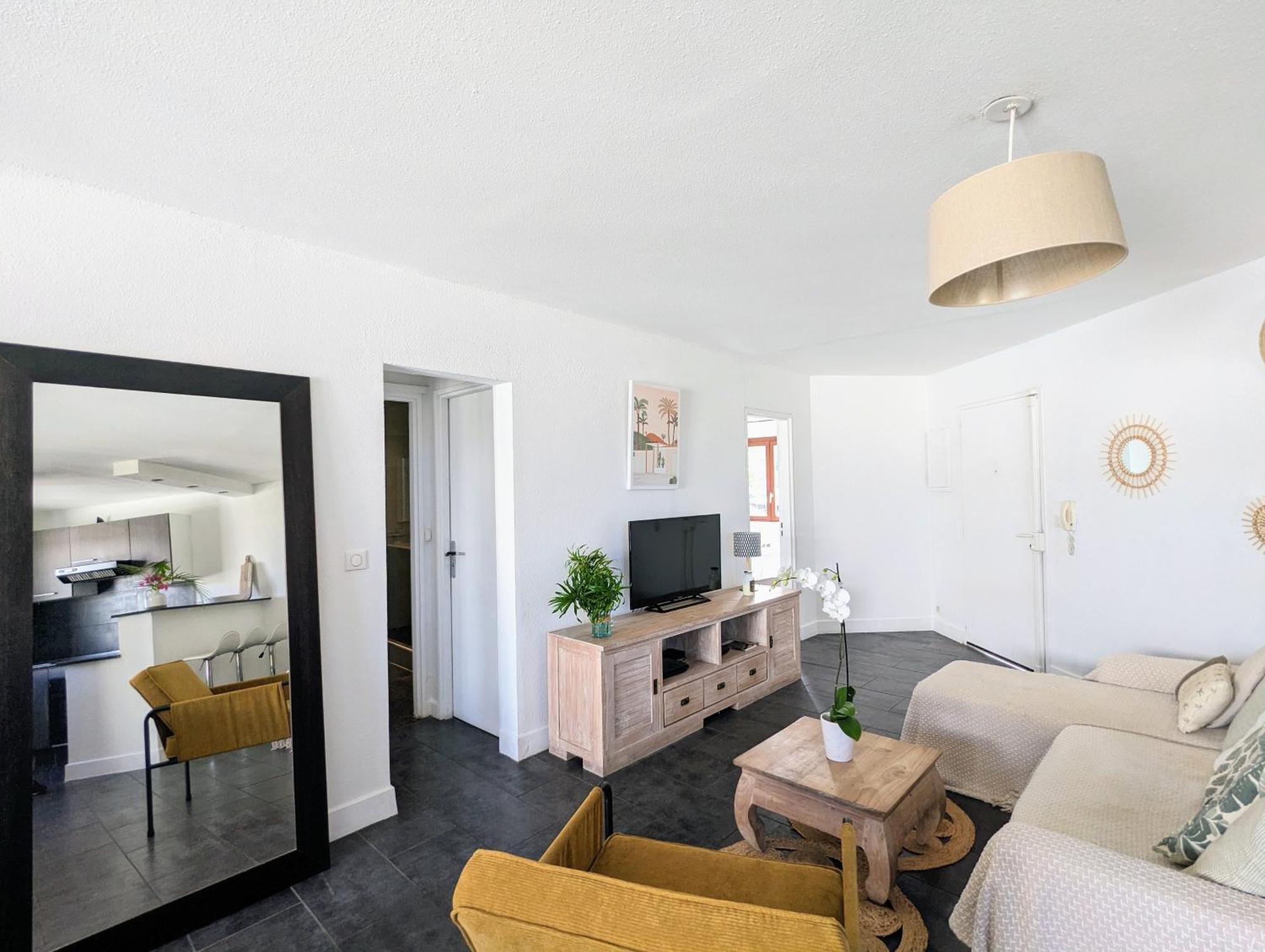 Cap Saint Gilles - T3 Vue Sur Le Port Apartment Bagian luar foto
