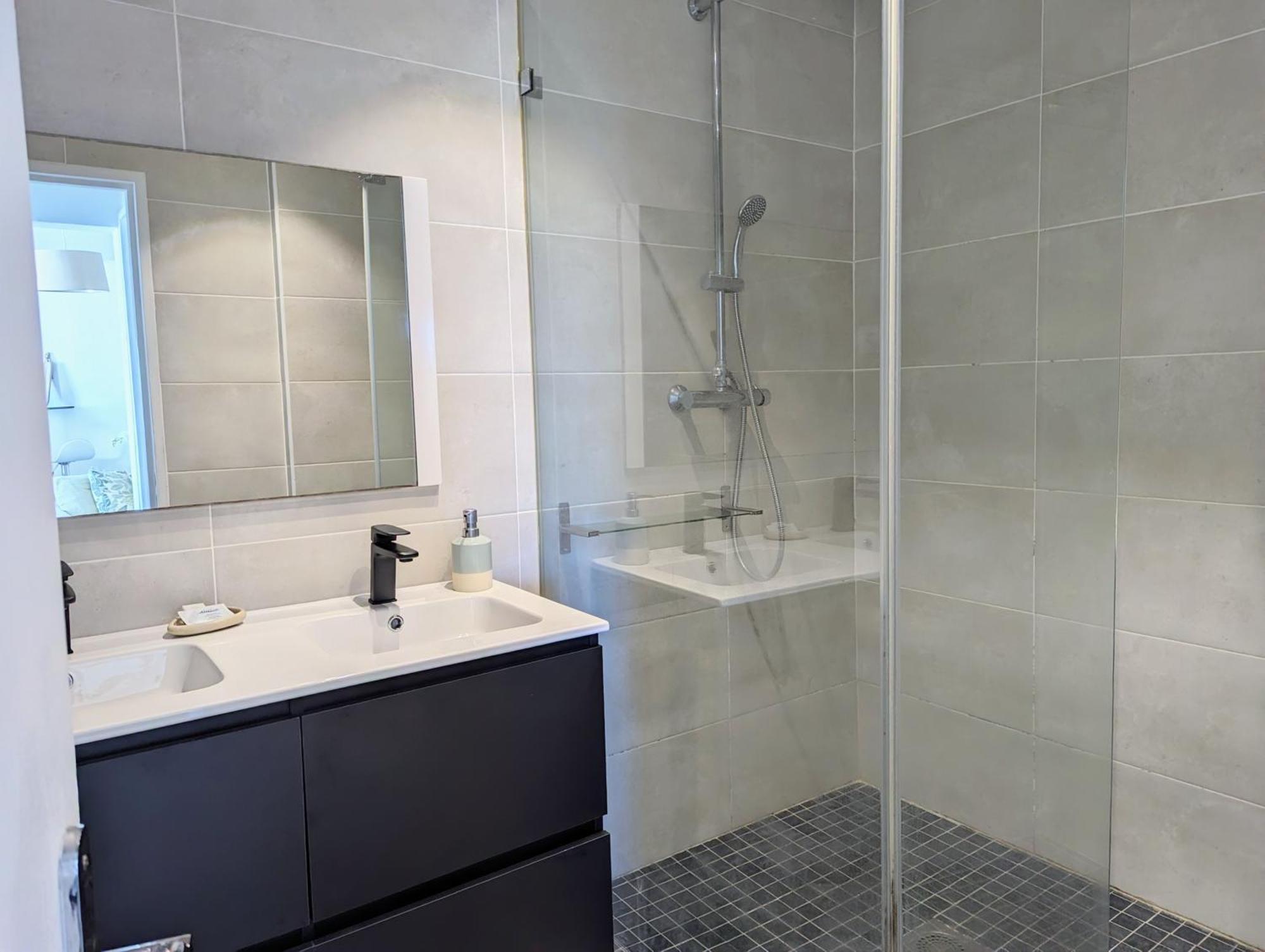 Cap Saint Gilles - T3 Vue Sur Le Port Apartment Bagian luar foto