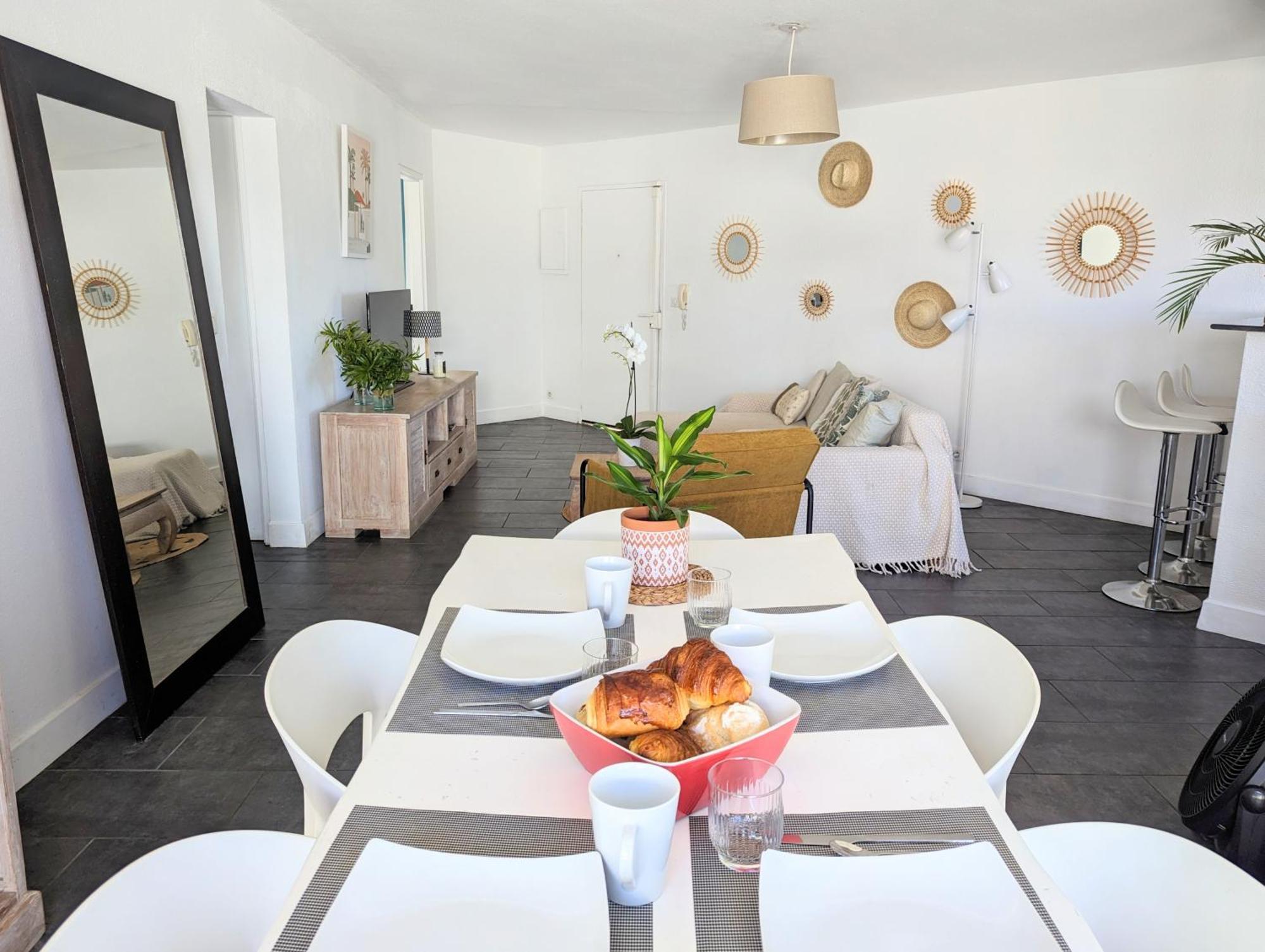 Cap Saint Gilles - T3 Vue Sur Le Port Apartment Bagian luar foto